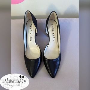 Anne Klein Black open side pumps sz 9.5